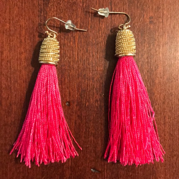 💗 SOLD Hot Pink Tassel Earrings NEW!! 💗 - Picture 1 of 4